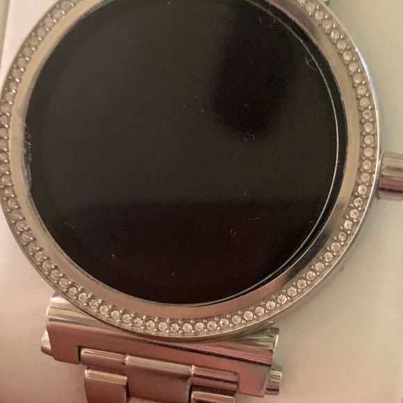 Micheal Kors Smartwatch Sofie MKT5020 Preowned - Picture 5 of 11